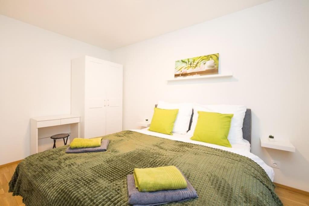 Premium City Apartment With Balcony! Free Garage Parking Included! 维也纳 外观 照片