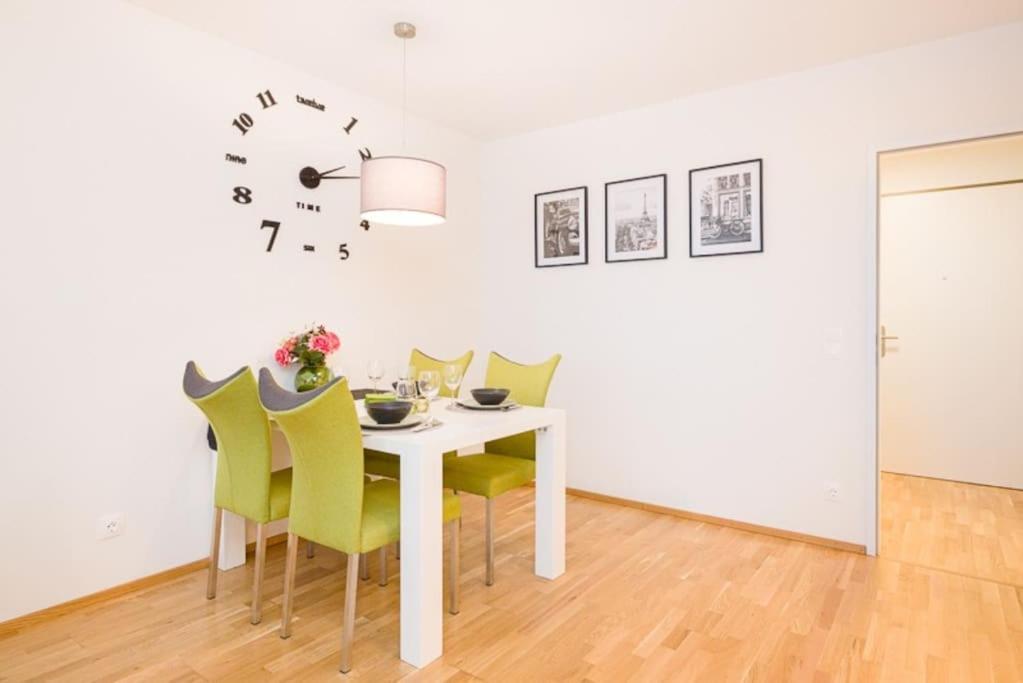 Premium City Apartment With Balcony! Free Garage Parking Included! 维也纳 外观 照片